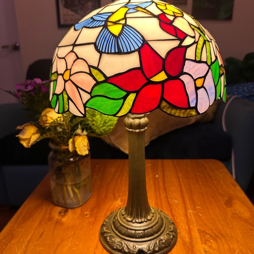 Tiffany Style Stained Glass Lamp Hummingbird Floral Domed Shade 14” New